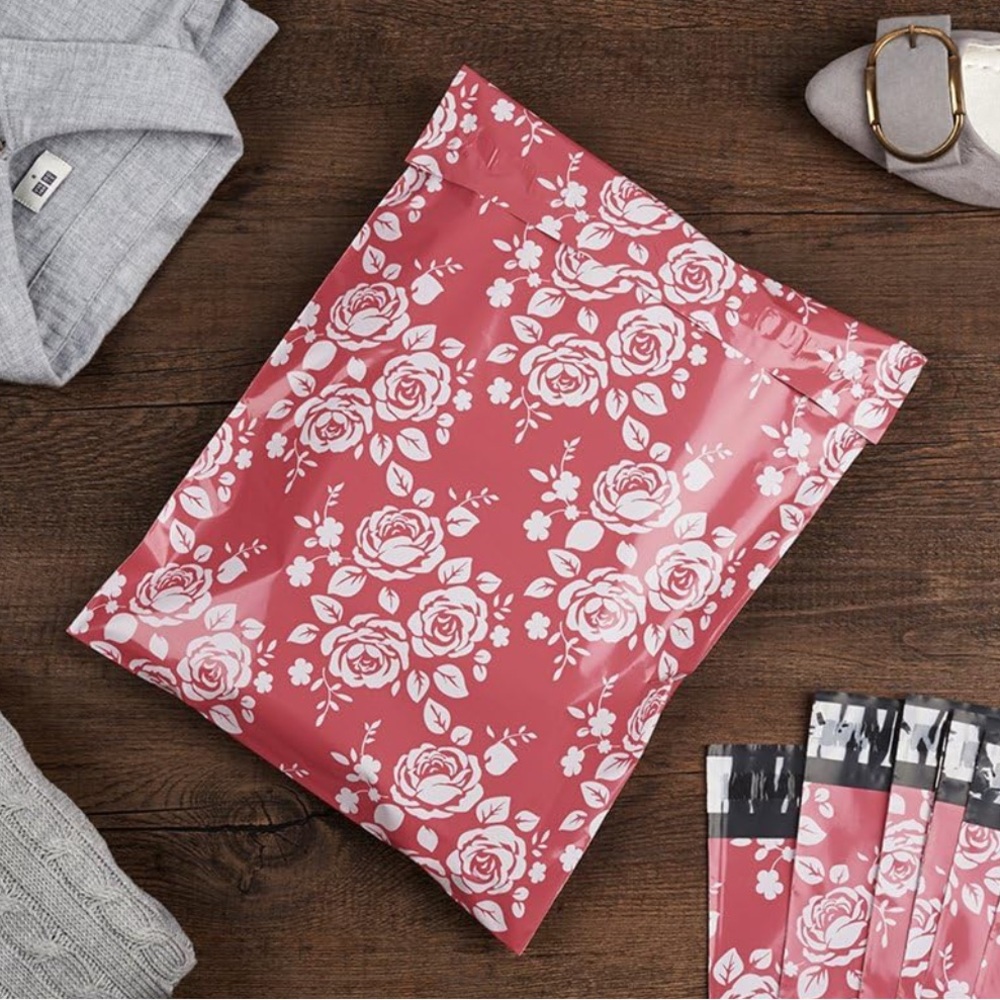 Metronic | Plastic Mailers